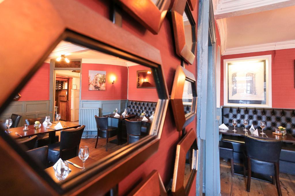 Hotel The Ancient Gatehouse & Rugantino Restaurant Wells Esterno foto
