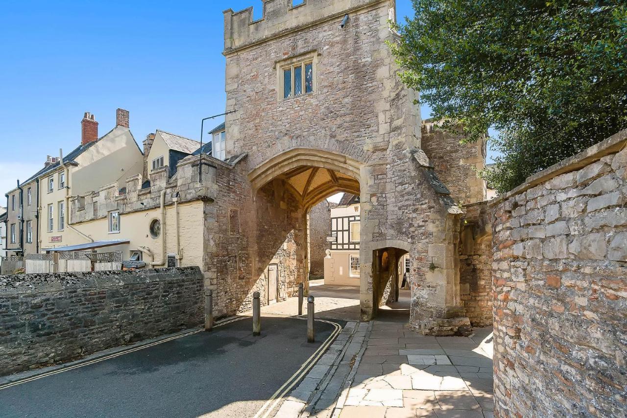 Hotel The Ancient Gatehouse & Rugantino Restaurant Wells Esterno foto