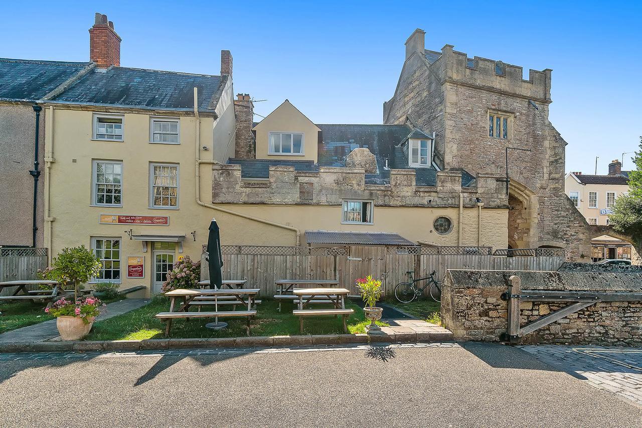 Hotel The Ancient Gatehouse & Rugantino Restaurant Wells Esterno foto